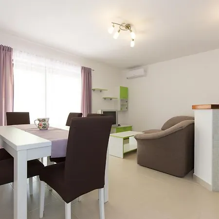 Apartment Polugic