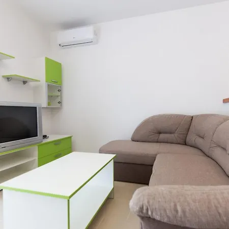 Apartment Polugic *