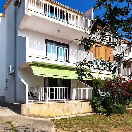 Apartment Polugic *